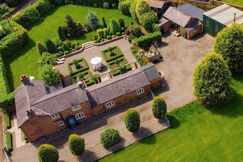 Luxury Barn With Hot Tub, Spa Treatments, Private Dining Little Budworth Exterior foto