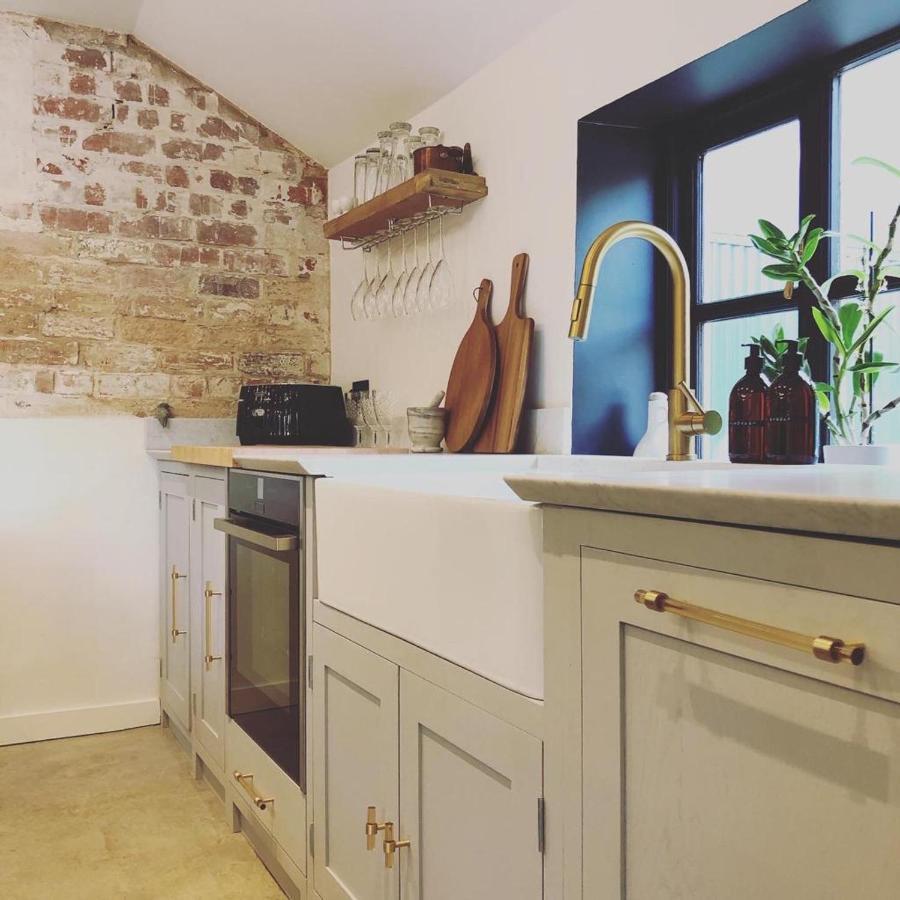 Luxury Barn With Hot Tub, Spa Treatments, Private Dining Little Budworth Exterior foto