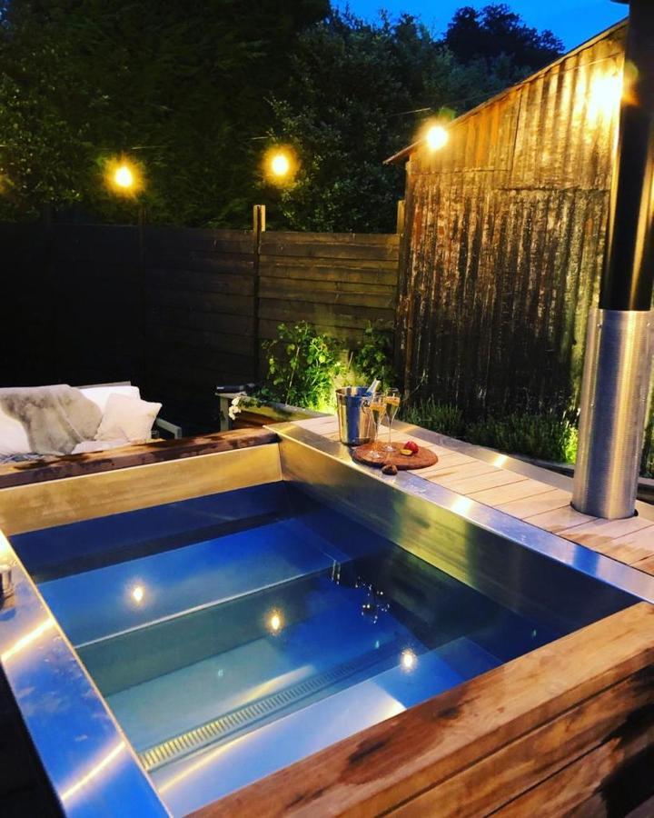 Luxury Barn With Hot Tub, Spa Treatments, Private Dining Little Budworth Exterior foto